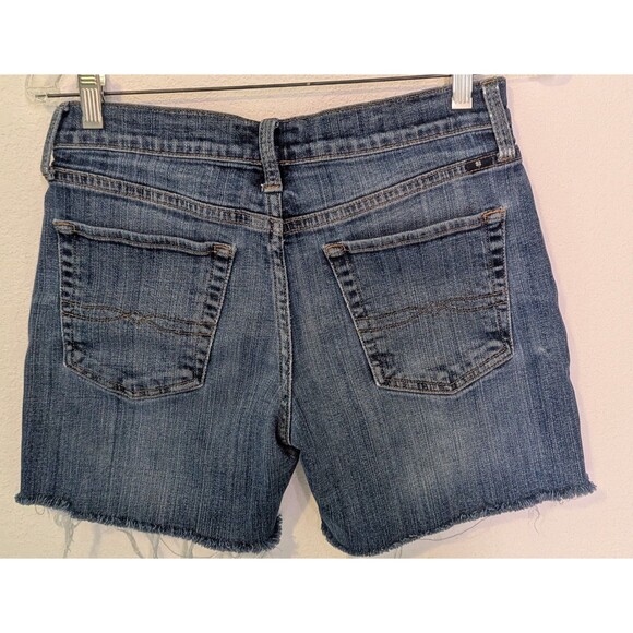Lucky Brand The Bermuda Uncuffed Raw Hem Denim Jean Shorts Size 2/26 (840m) - Picture 2 of 3